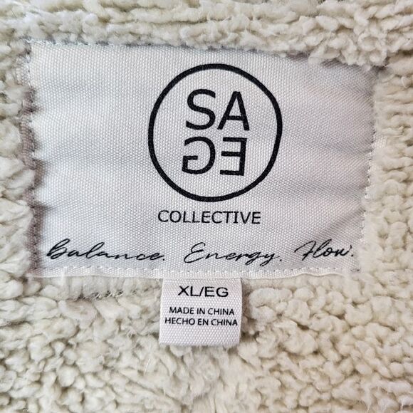 SAGE Men's Black and White Plaid Shacket - Picture 4 of 11